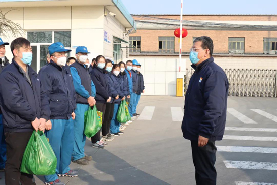 中国船舶Ag环亚集团领导慰问一线员工并与留保过年青年员工共聚一堂