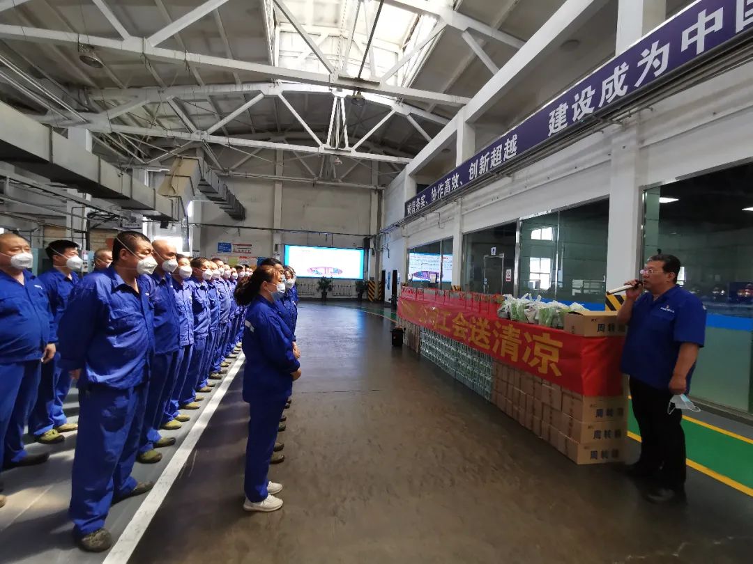 中船Ag环亚集团领导为一线员工送清凉
